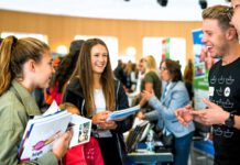 Aus der Kälte in die Ferne wünschen