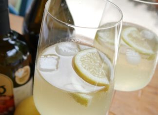 Lio Spritz Lounge vor der Heimathafen Brauerei