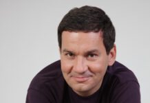 Moritz Netenjakob als Ein-Mann-Ensemble