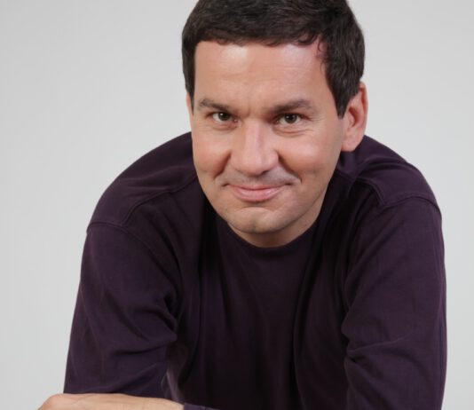 Moritz Netenjakob als Ein-Mann-Ensemble